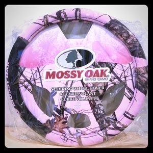 Mossy Oak pink camouflage steering wheel cover
